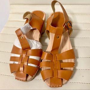 NWOT Vegan leather tan T-strap clogs size 8